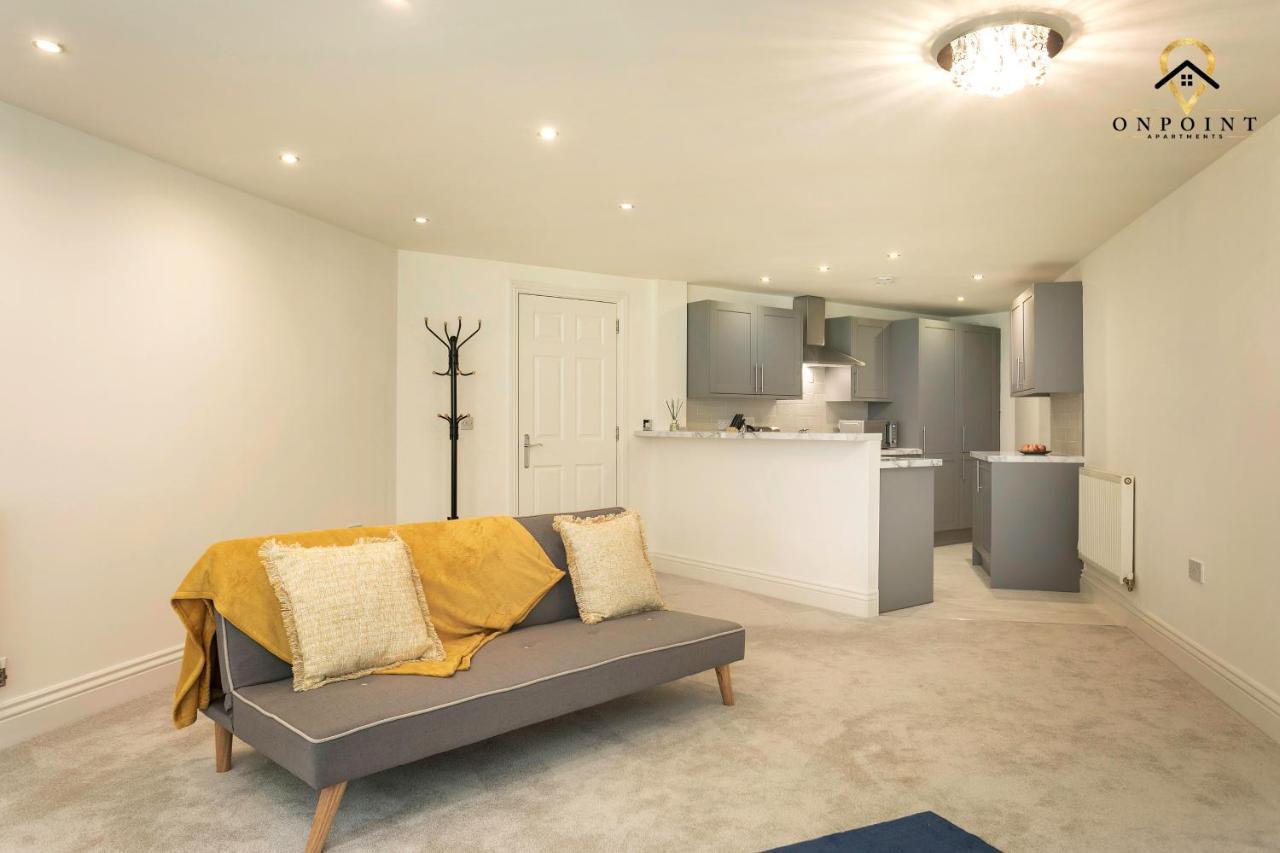 ✰Onpoint -Large 2 Bedroom Apt With Parking!✰ Нотингам Екстериор снимка