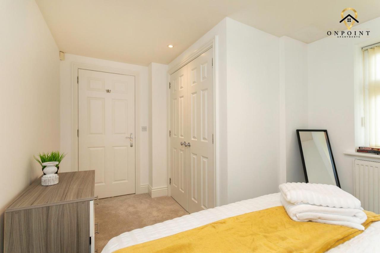 ✰Onpoint -Large 2 Bedroom Apt With Parking!✰ Нотингам Екстериор снимка