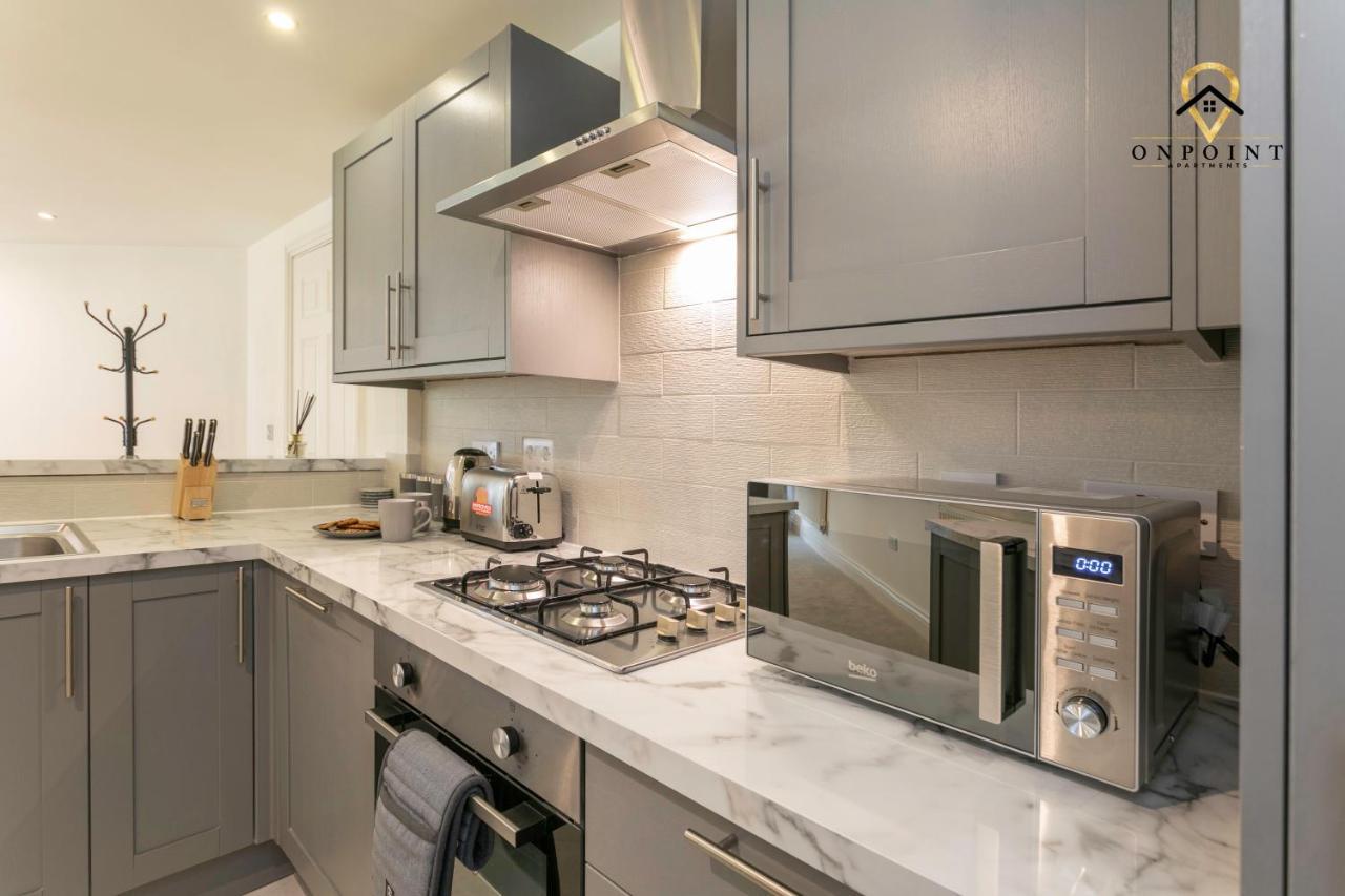 ✰Onpoint -Large 2 Bedroom Apt With Parking!✰ Нотингам Екстериор снимка
