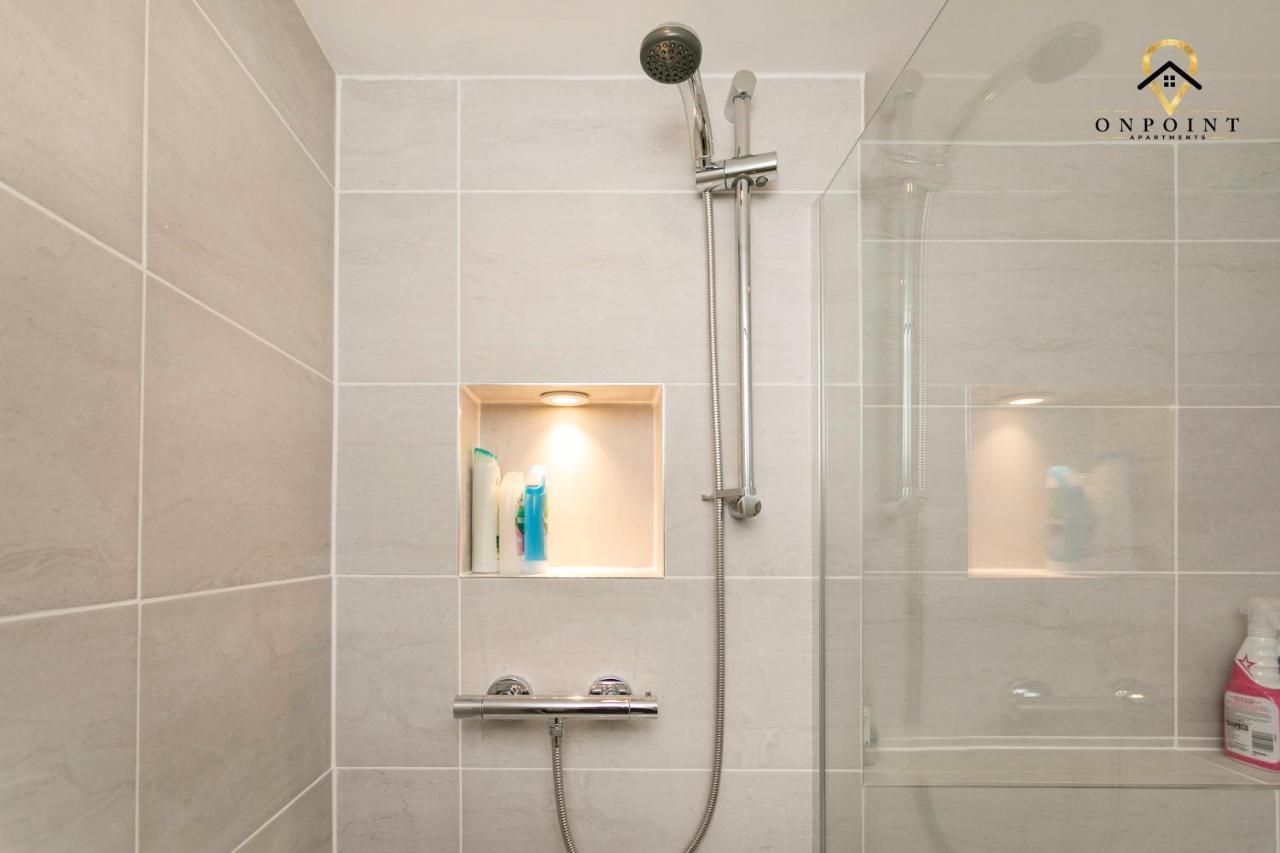 ✰Onpoint -Large 2 Bedroom Apt With Parking!✰ Нотингам Екстериор снимка