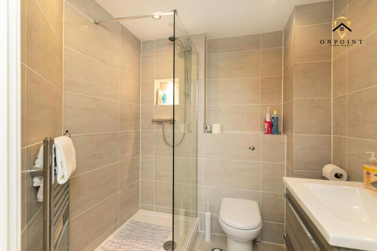 ✰Onpoint -Large 2 Bedroom Apt With Parking!✰ Нотингам Екстериор снимка